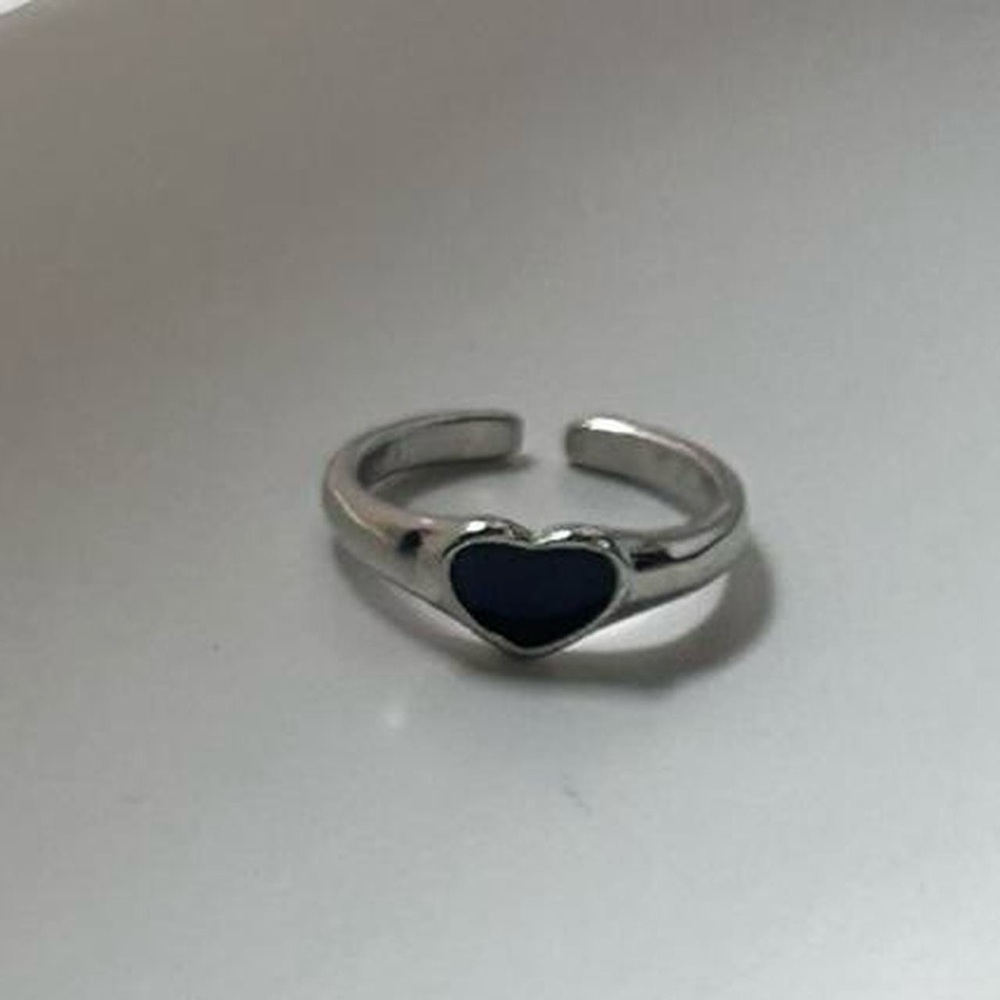 Chic Silver Heart Ring with Black Accent